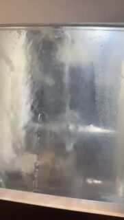 Het oogmeetproject in Bethlehem (Zuid-Afrika), uitgevoerd door vrijwilligers van de Stichting Zienderogen, is afgerond. In totaal zijn er 1.359 metingen verricht. Voor 292 kinderen wordt een bril op maat gemaakt. Daarnaast hebben 257 kinderen een leesbril nodig en krijgen 37 kinderen een zonnebril aangemeten
Bert Koopman sponsort de brillenglazen, die met vakmanschap en liefde worden geleverd en op sterkte geslepen door zijn toegewijde team.🥰